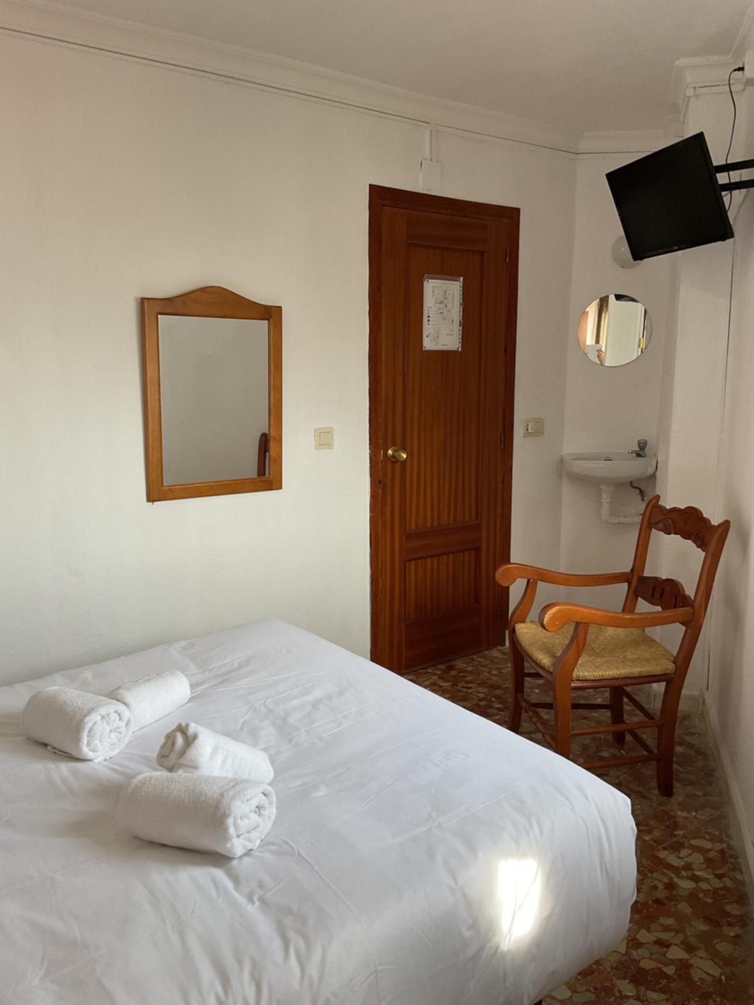 Hostal San Miguel By Croma إِستيبونا المظهر الخارجي الصورة